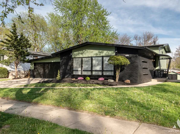 251 N Pleasant Dr, Glenwood, IL 60425