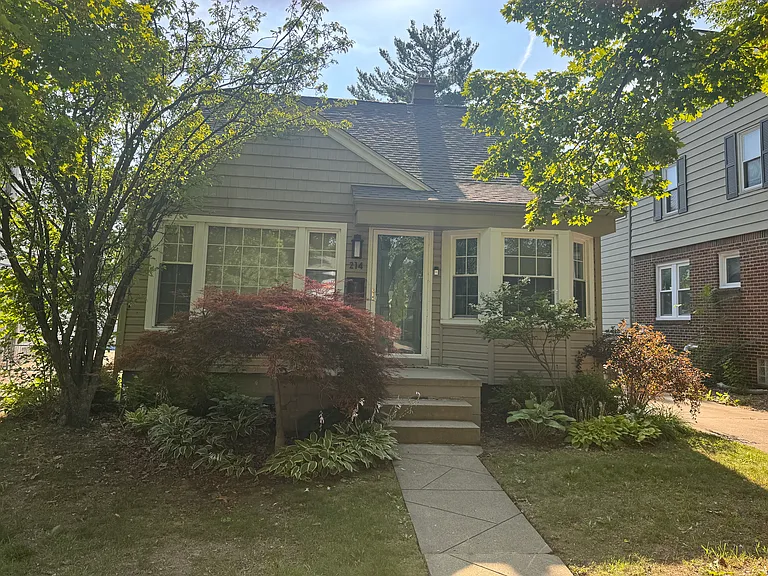 214 N Connecticut Ave — Photo 1