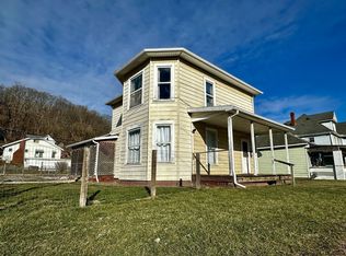 32 Main St, Glouster, OH 45732