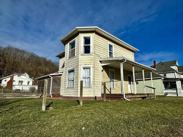 32 Main St, Glouster, OH 45732