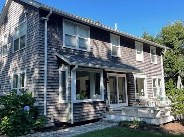4 Woodside Ave, Dartmouth, MA 02748