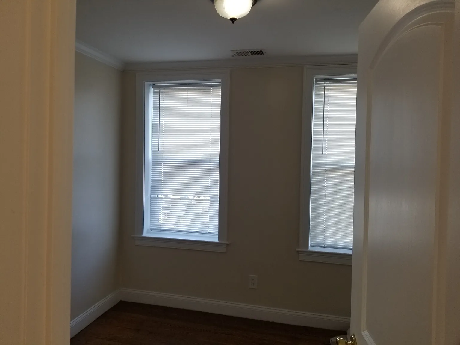 3 bed, 800 sqft, $3,200 — Photo 2