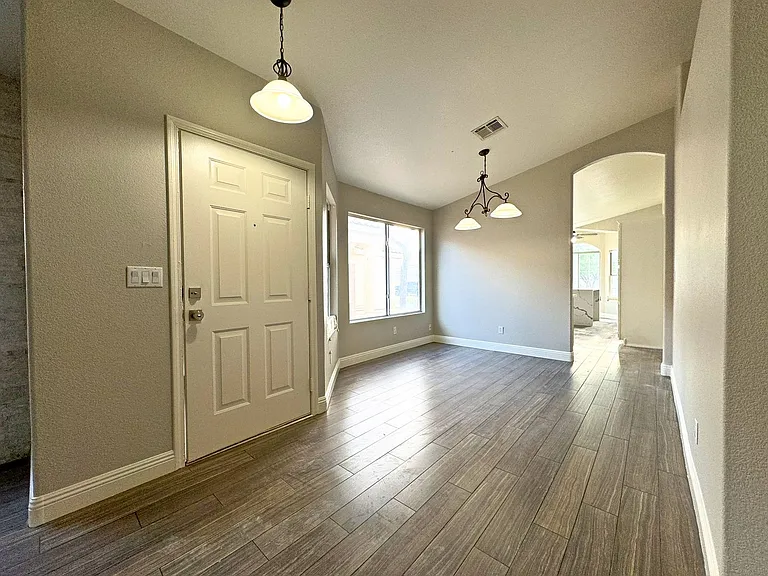 3740 Alliance St — Photo 9