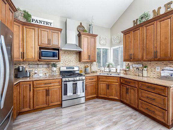 3rd image of 2171 Osborne Cir
