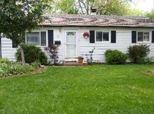 312 Greenbrier Ln, Vernon Hills, IL 60061