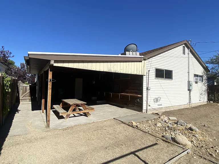 1095 Cordone Ave — Photo 2