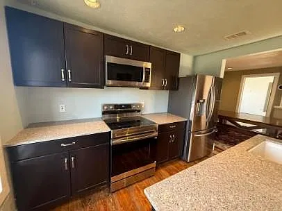 2 bed, 1.0 bath, 940 sqft, $1,945 — Photo 4