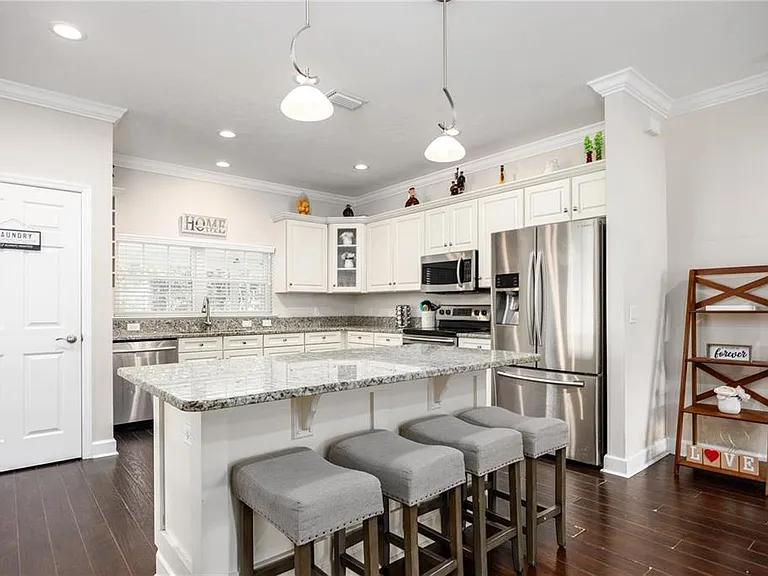 5504 NW 34th St — Photo 13