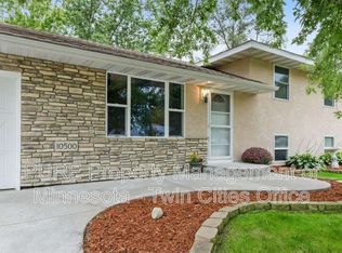 10500 Xavis St NW, Coon Rapids, MN 55433