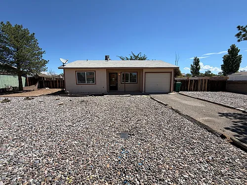 628 Pontiac Dr SW Photo 1