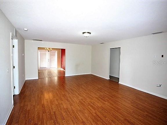 4th image of 218 W 101st Ave