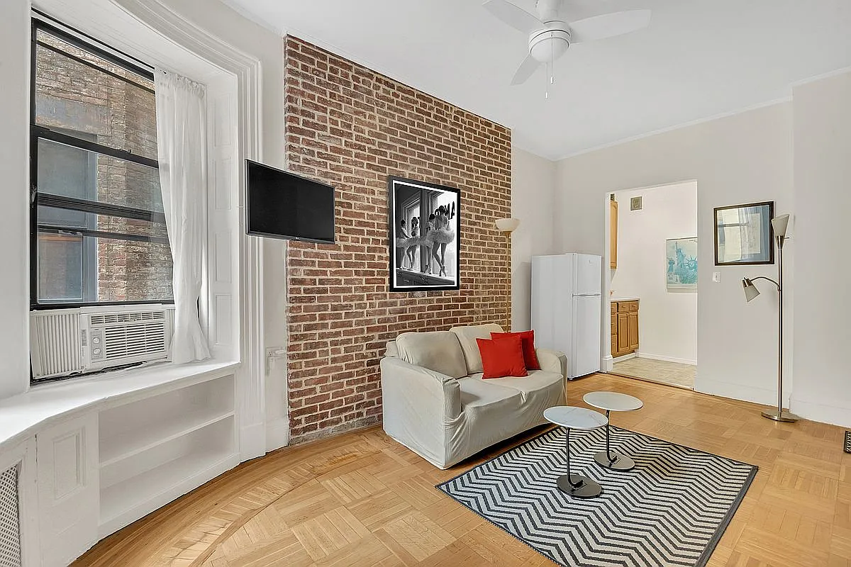293 Riverside Dr APT 4B photo 1