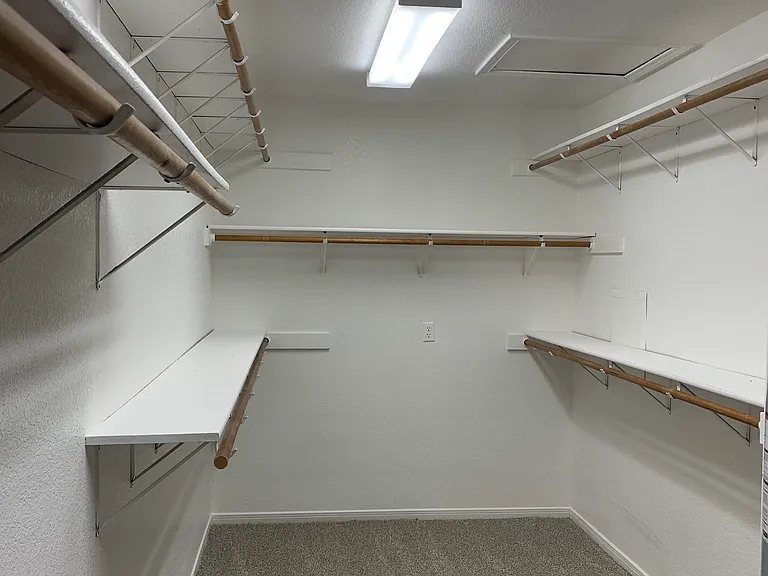 1312 W Avenue D — Photo 11