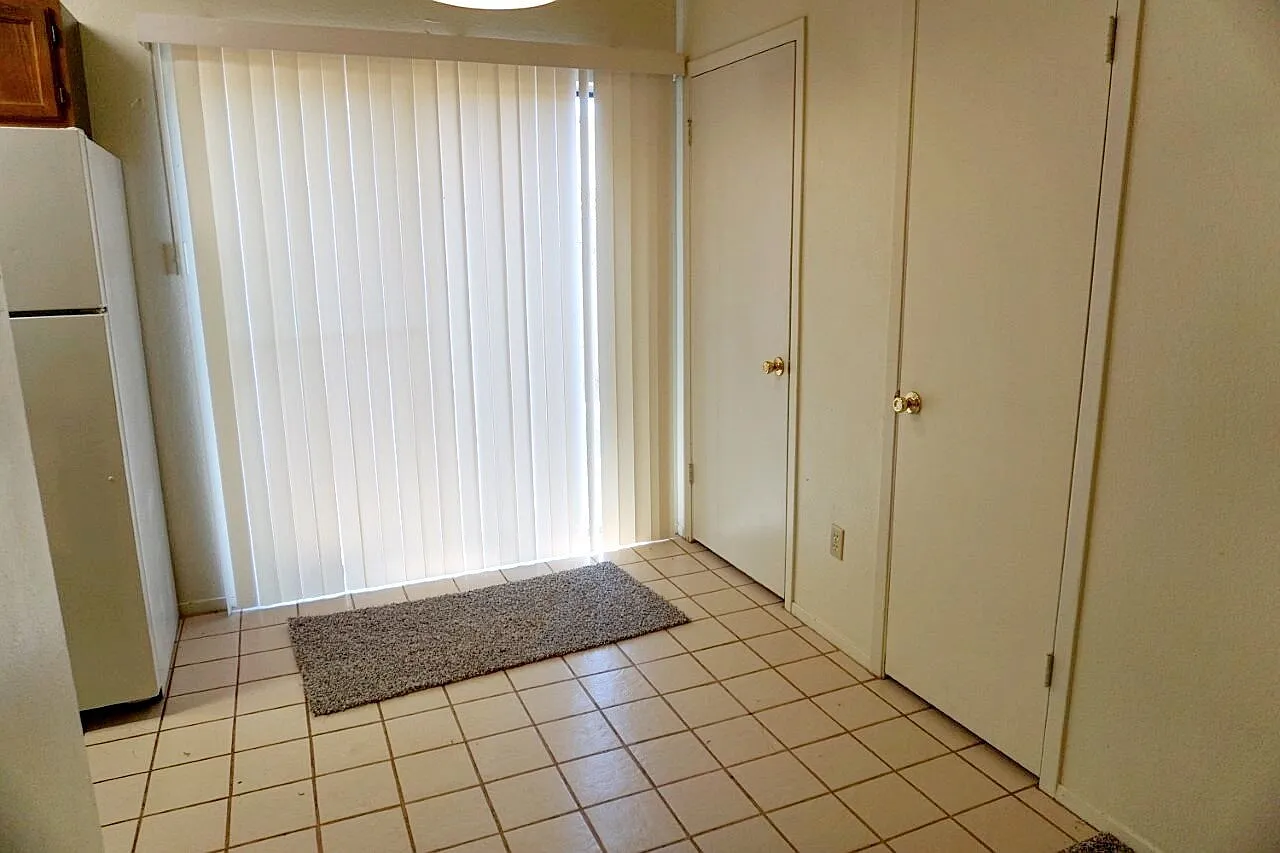 2 bed, 1.0 bath, 818 sqft, $700 — Photo 4