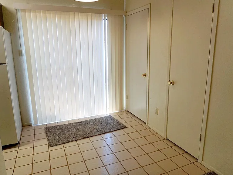 125 N Troy Ave #B — Photo 4