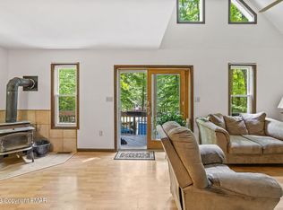 281 Wyalusing Dr, Pocono Lake, PA 18347