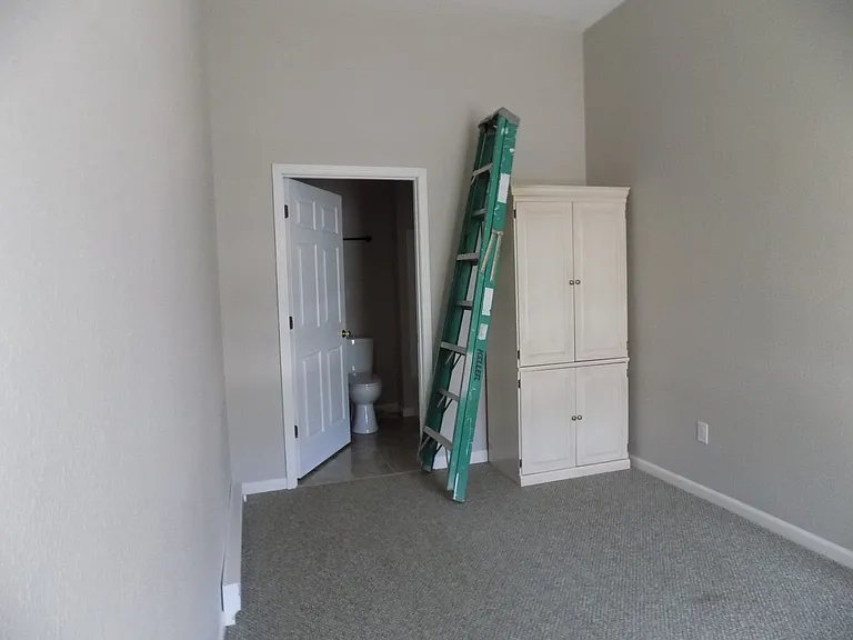 121 W Broadway Ave — Photo 10