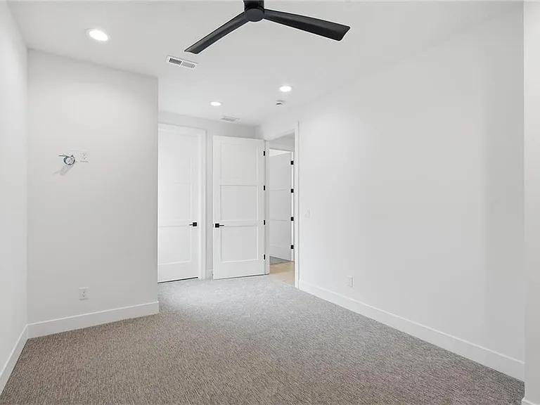 upstairs medium bed entry