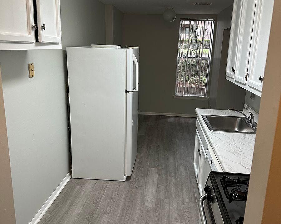 1st image of 54 Shrewsbury Green Dr Unit A