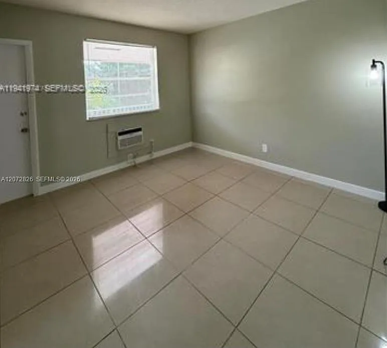 Town Colony Condo — Photo 2
