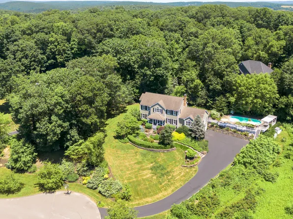 11 Briarwood Lane, Newtown, CT 06470