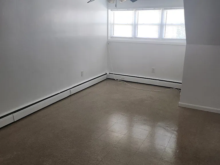 430 Proctor Ave #1 — Photo 4