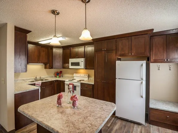 Lakota Village Townhomes, 1001 Onaka Trl #6166b6e31, Brookings, SD 57006