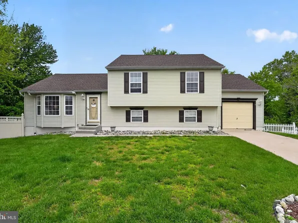 6 Tulip Ct, Deptford, NJ 08096