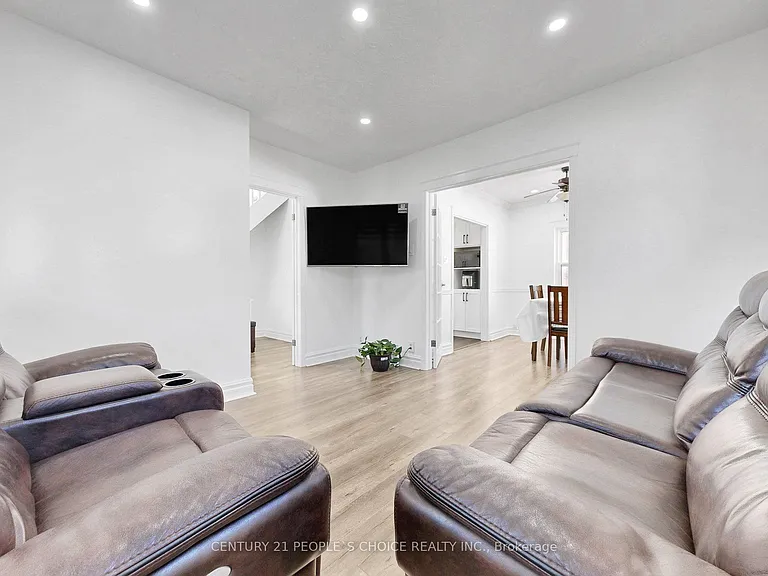 419 Adelaide Ave W — Photo 8