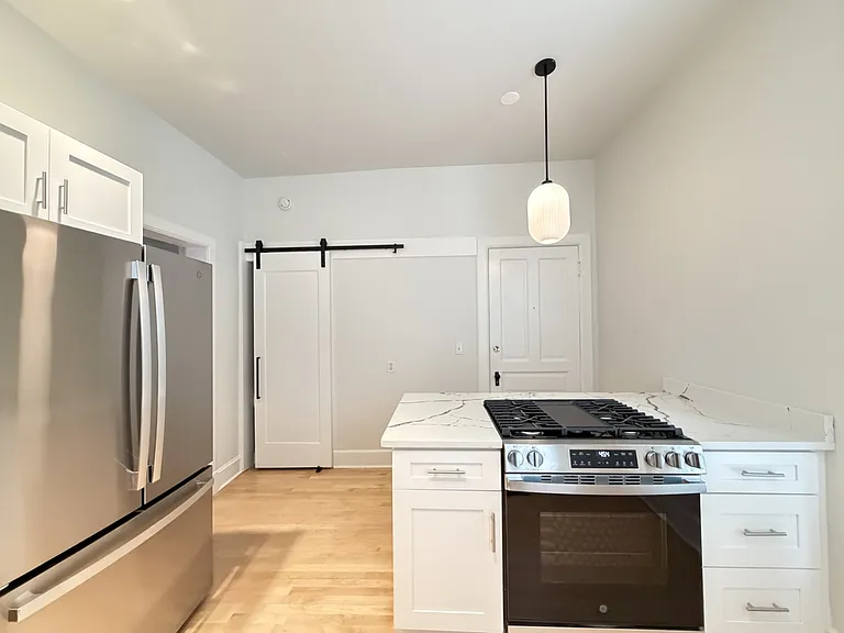 1111 W Roscoe St #2C — Photo 7