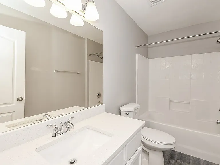 1068 Ardmore St — Photo 15