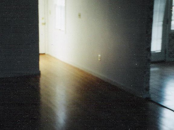 Entry/Livingroom