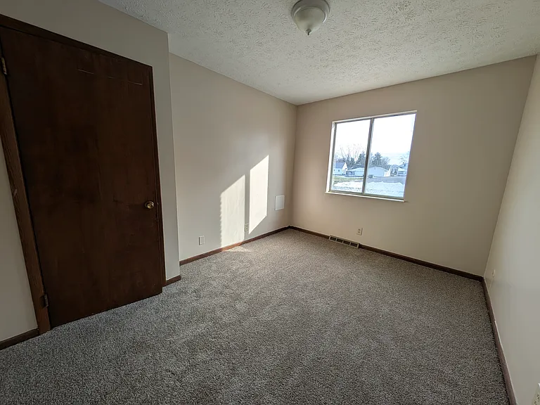 601 Colony Rd — Photo 6