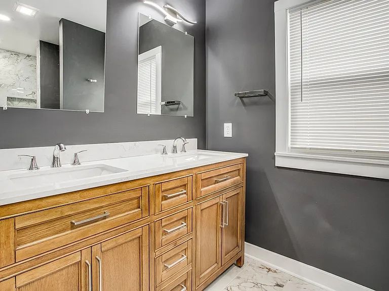 4421 Bellefontaine Ave — Photo 22