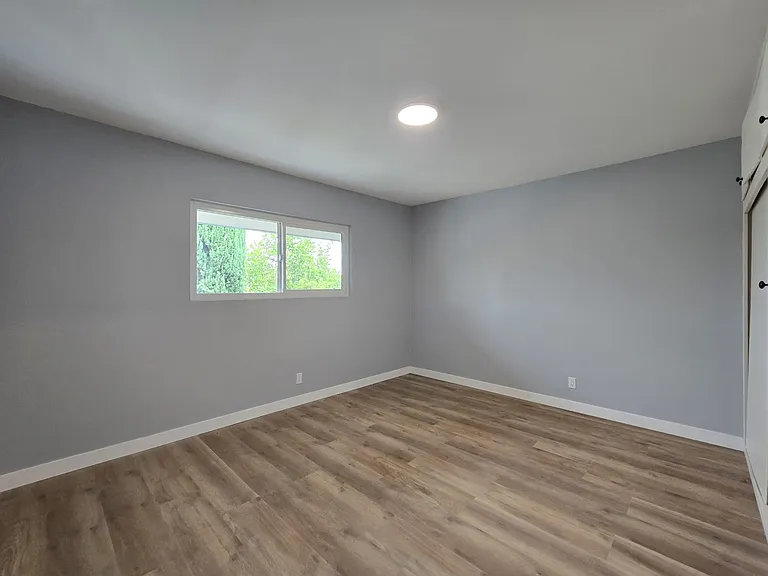 895 E Monterey Ave — Photo 8