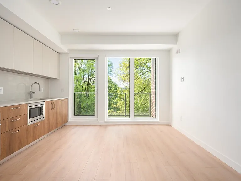133 W 49th Ave #413 — Photo 3