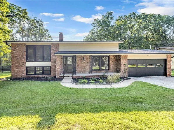 4675 Highcock Dr, Mt Zion, IL 62549