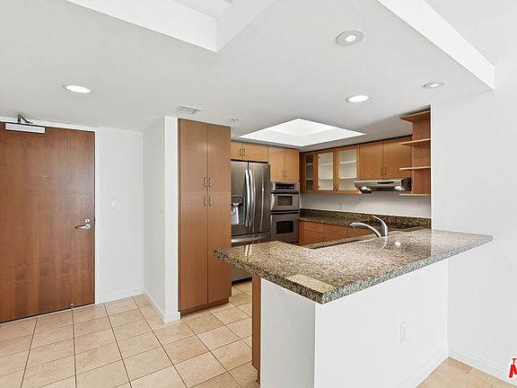 4th image of 13700 Marina Pointe Dr Unit 630