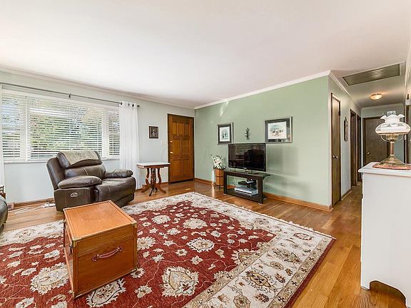 4th image of 2682 Melane Ave