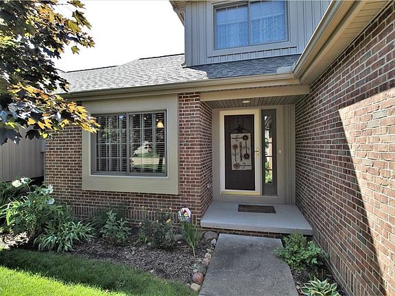 2nd image of 496 Dottie Ct