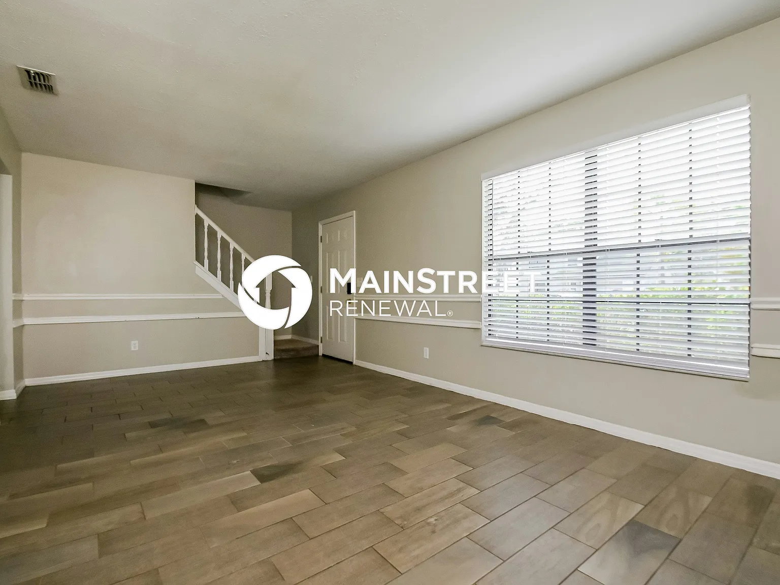 604 Breezeway Ct — Photo 4