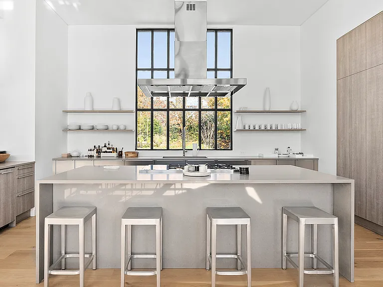 179 Montauk Hwy — Photo 11