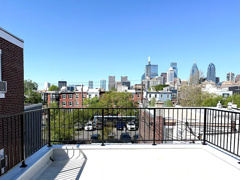 2045 Christian St #3 — Photo 2