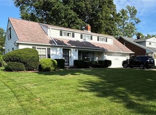 2515 Bolton Rd, Cleveland Heights, OH 44118