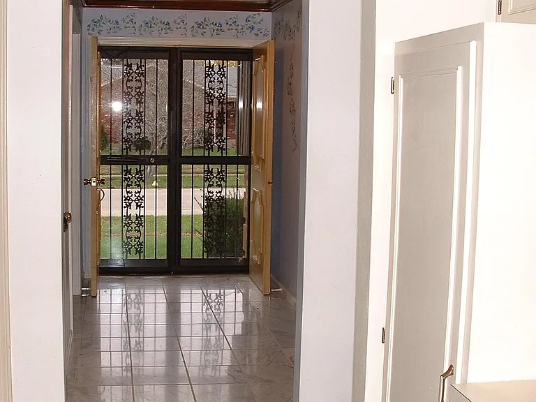 4424 Heatherbrook Dr — Photo 2