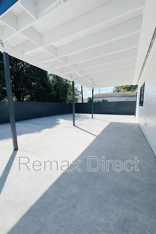 3 bed, 2.0 bath, 1370 sqft, $3,000 — Photo 2