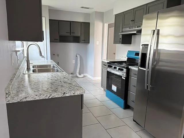2 bed, 1.0 bath, 1000 sqft, $1,300 — Photo 3