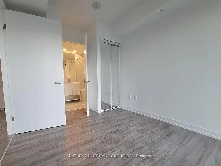 77 Shuter St #1810 — Photo 3