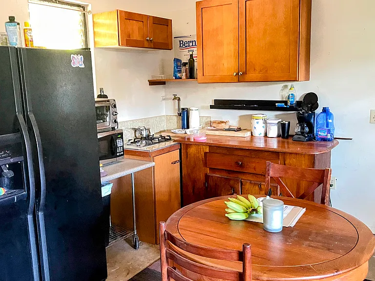 independant kitchenette partially equipped