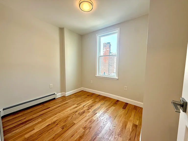 205 W Wishart St — Photo 5